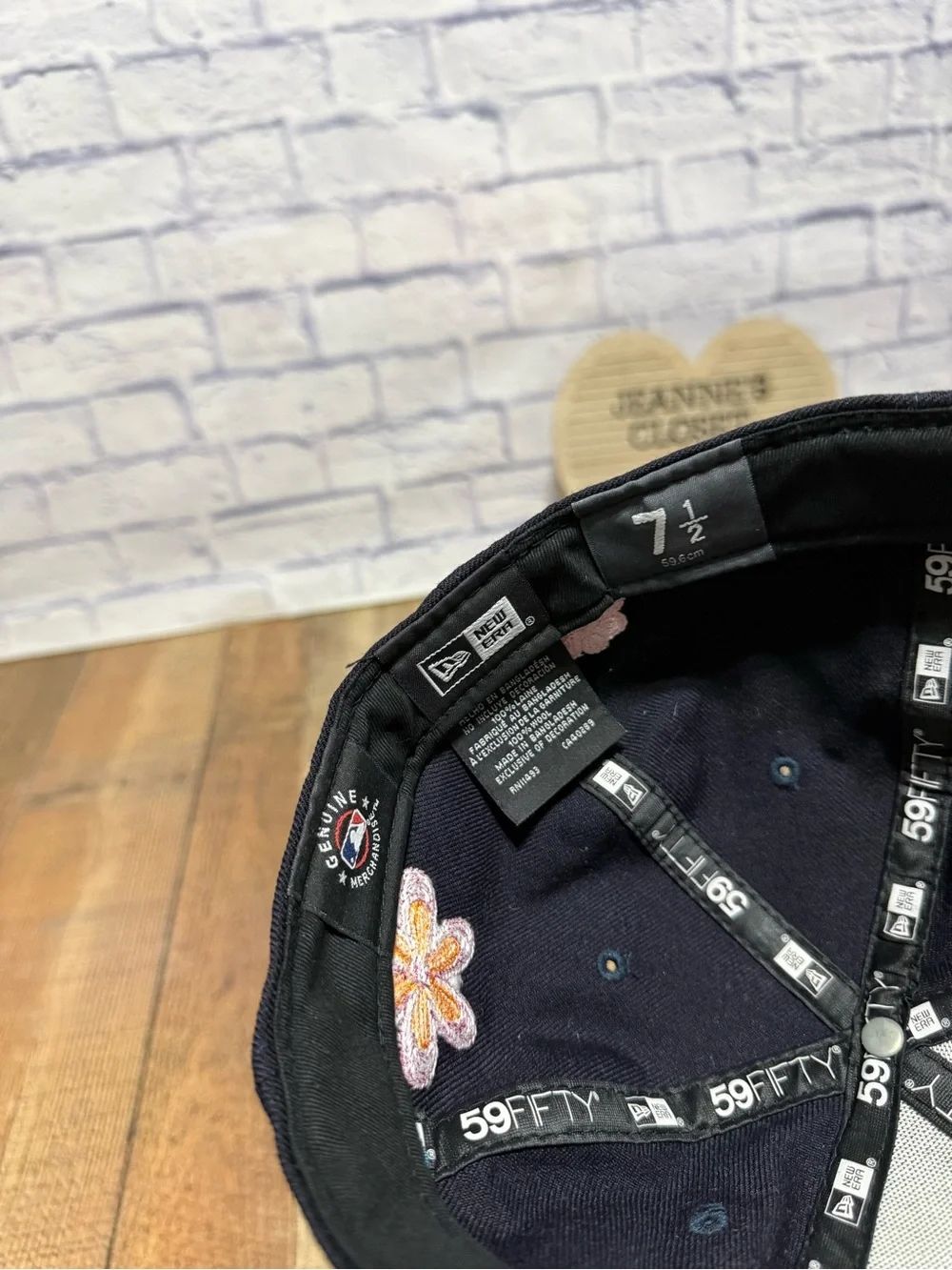 New York Yankees New Era Navy Chain Stitch Floral Daisy 59FIFTY - Fitted Hat
Siz - Picture 3 of 7